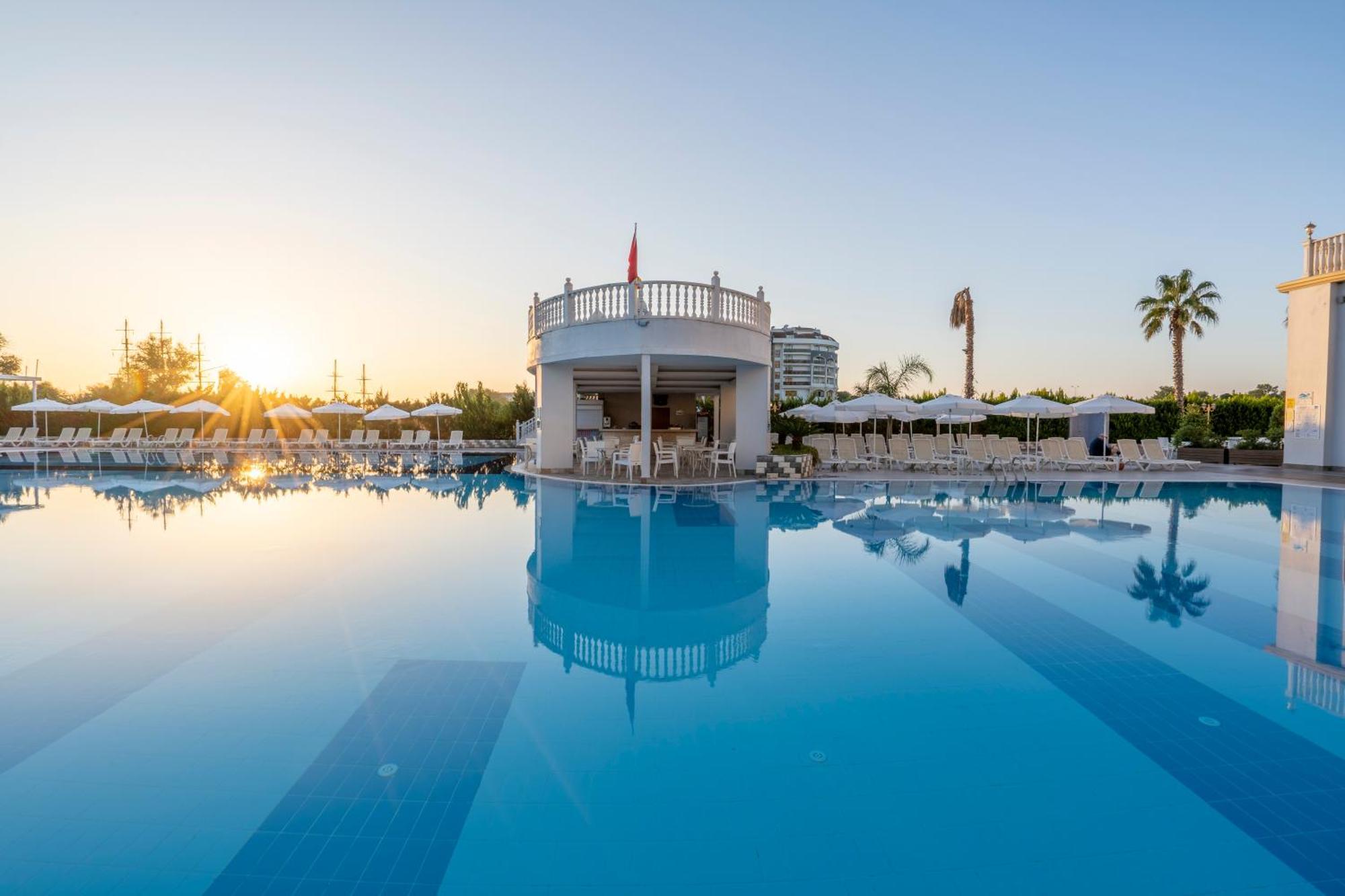 J'Adore Deluxe Hotel & Spa Ultra All Inclusive Side Exterior photo