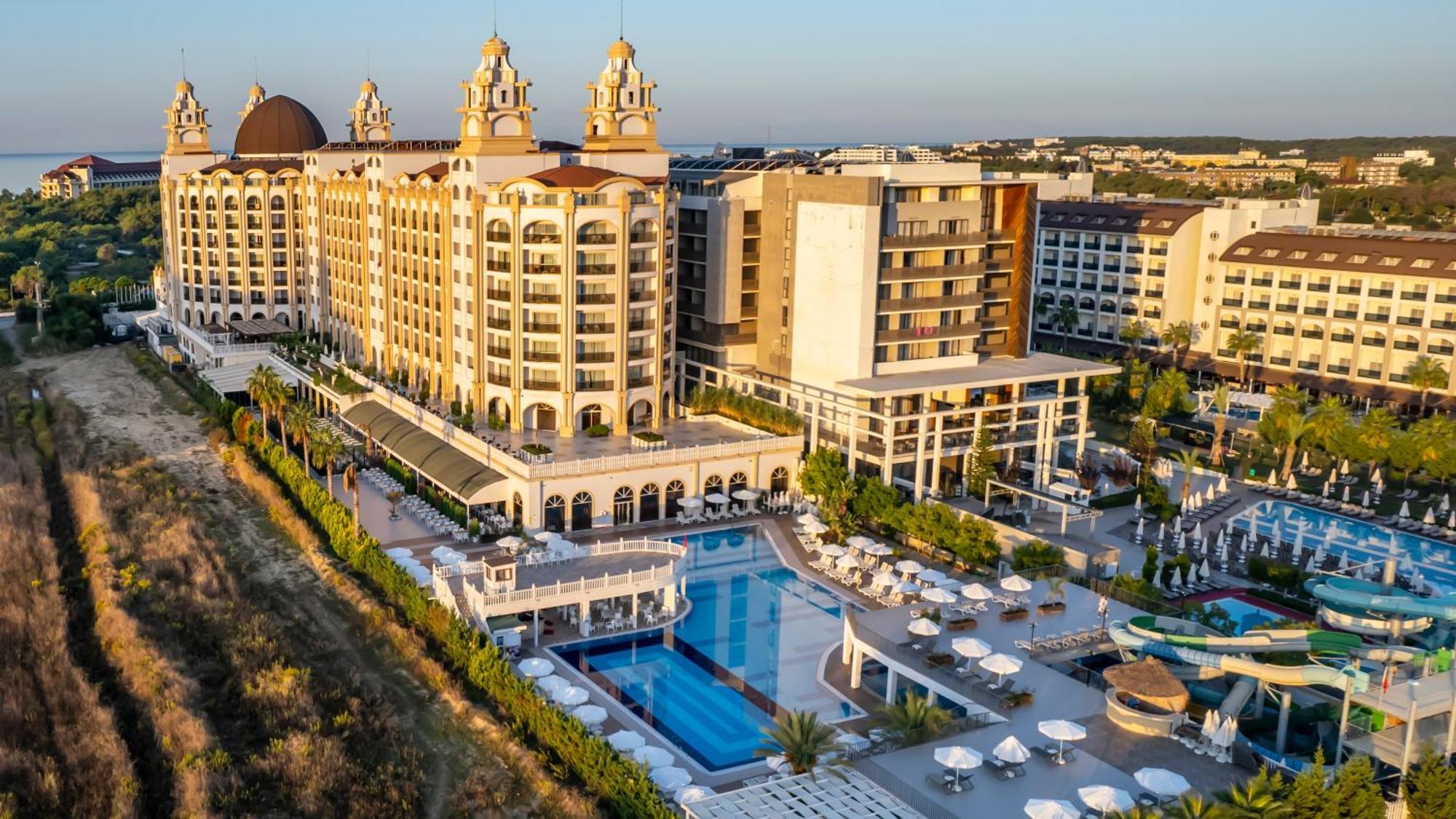 J'Adore Deluxe Hotel & Spa Ultra All Inclusive Side Exterior photo